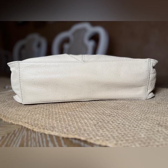 Alfani Cream Leather Shoulder Bag with Magnetic Closure - Picture 5 of 12